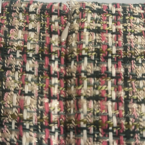 Ann Taylor tweed skirt. Pencil style, 21”. Pink multi, clean & smoke free home. - Picture 3 of 4